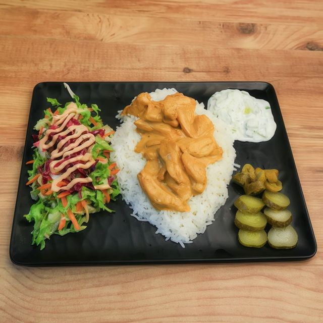 Köri soslu tavuk ve pilav
